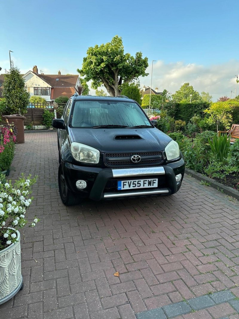 TOYOTA RAV4 2.0 D-4D XT-R 4WD 5dr (2005/55)